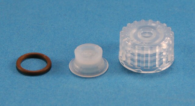 Nalgene&#174; sealing cap assembly