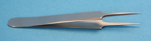 Stainless steel forceps Fine tip, straight