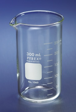 Pyrex&#174; Berzelius graduated beaker, tall form with spout Tall form, capacity 1,000&#160;mL